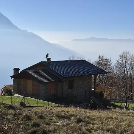Casa vacanze Skywood Chalet, Panoramic Mountain And Views Mello