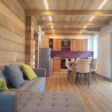 Casa vacanze Skywood Chalet, Panoramic Mountain And Views Mello